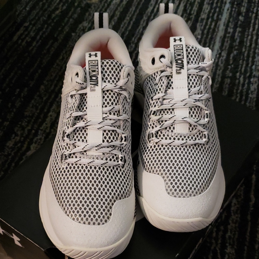 Under Armour Black and White Athletic Shoes with Modern Design